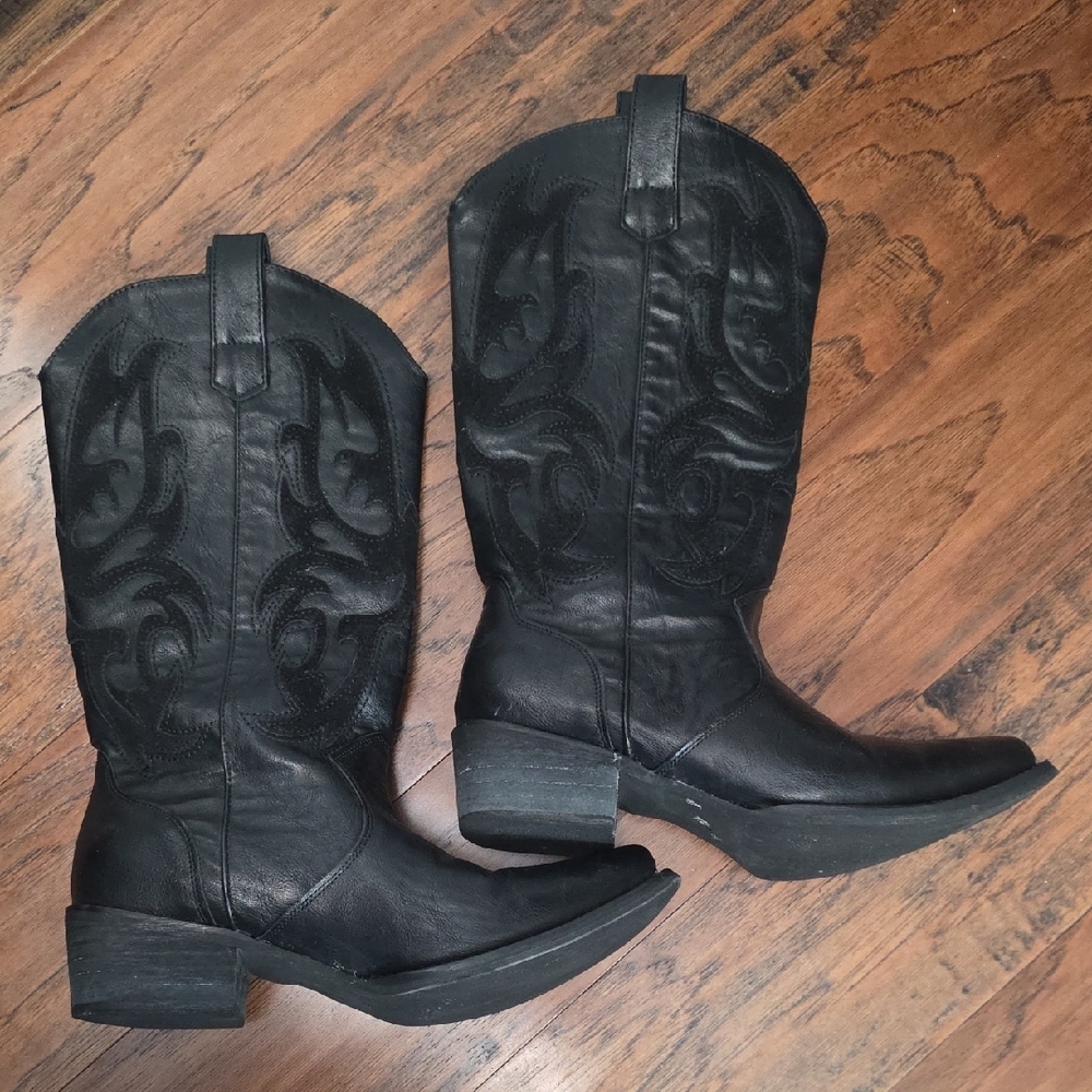 Black Cowgirl Boots - 8